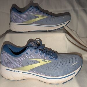 Brooks‎ Blue Athletic Shoes with Breathable Mesh and Supportive Design